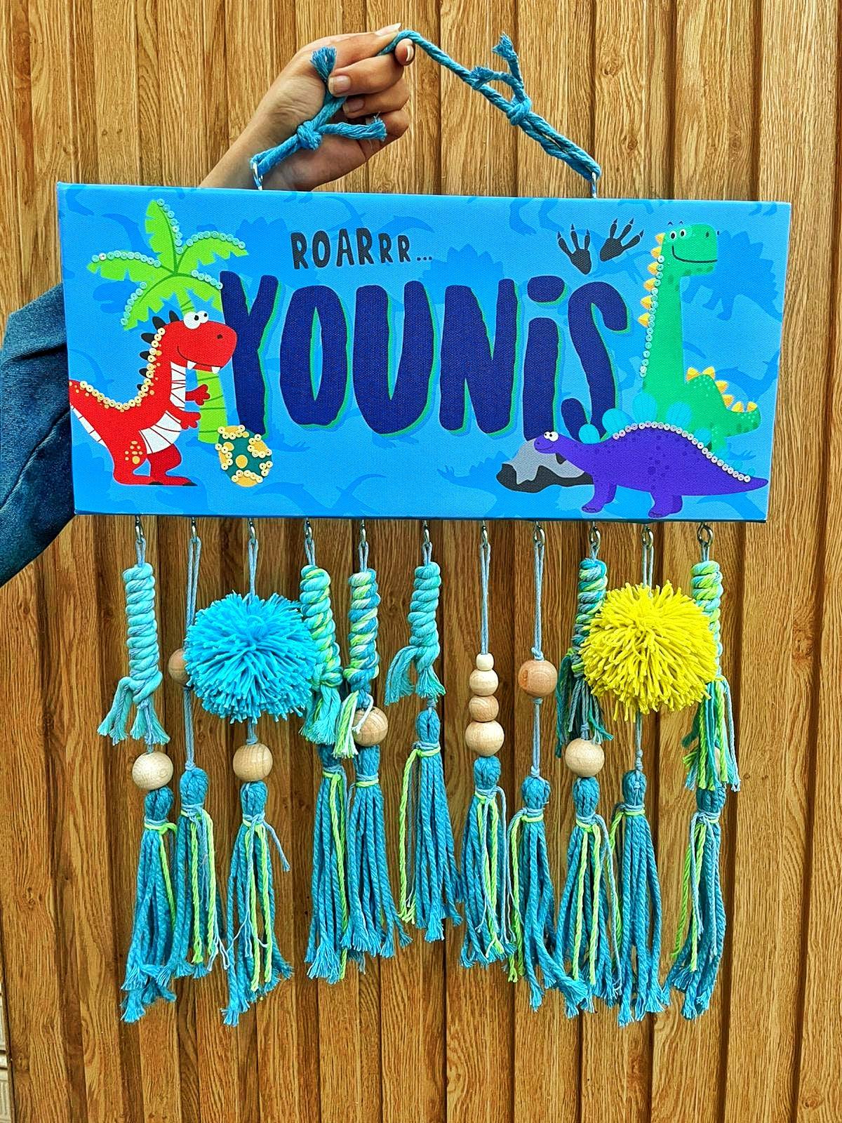 English Boy Name Customizable - Dinosaurs Macrame Theme