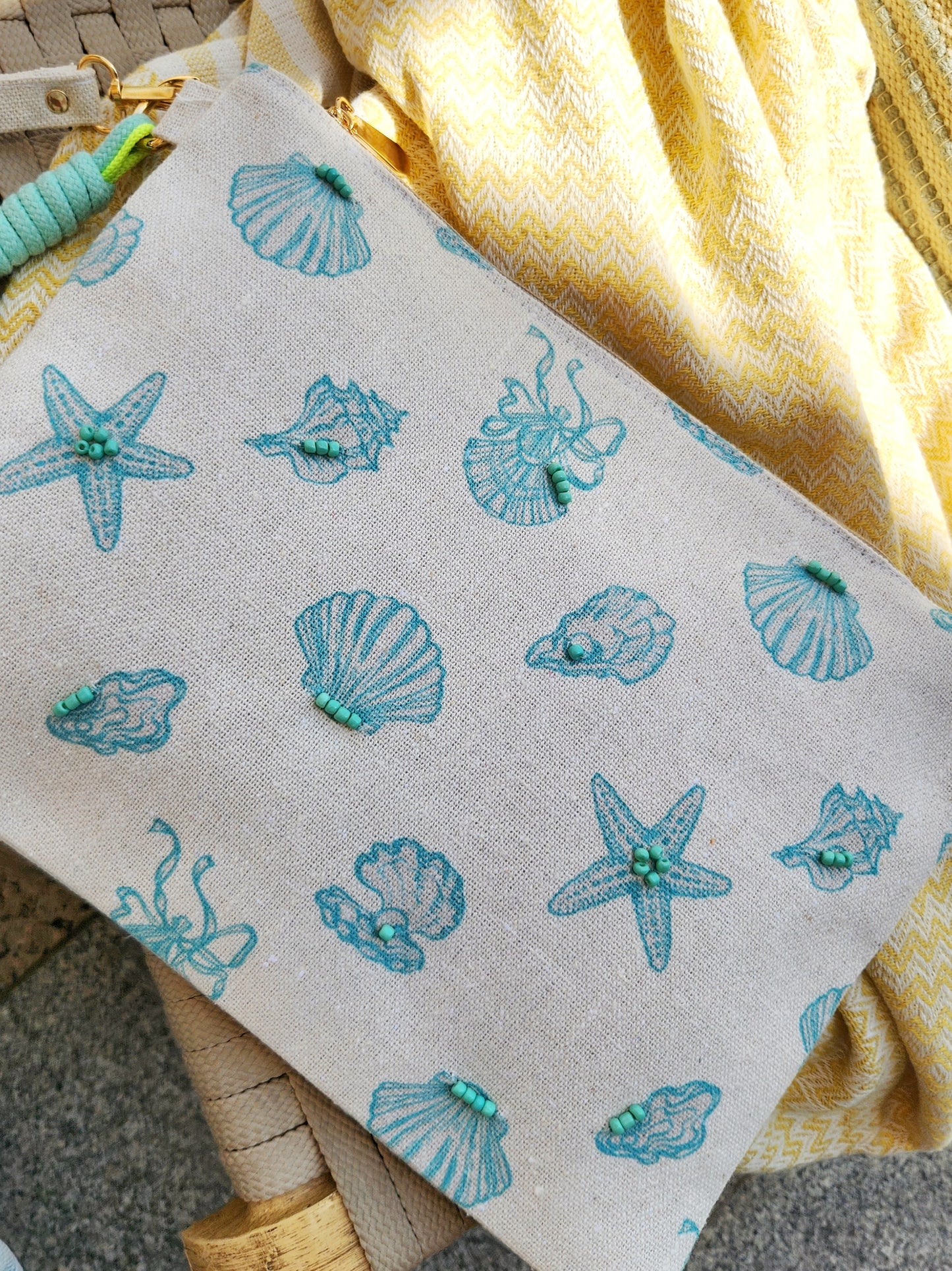 XL Printed Hand Clutch - Mint Seashells